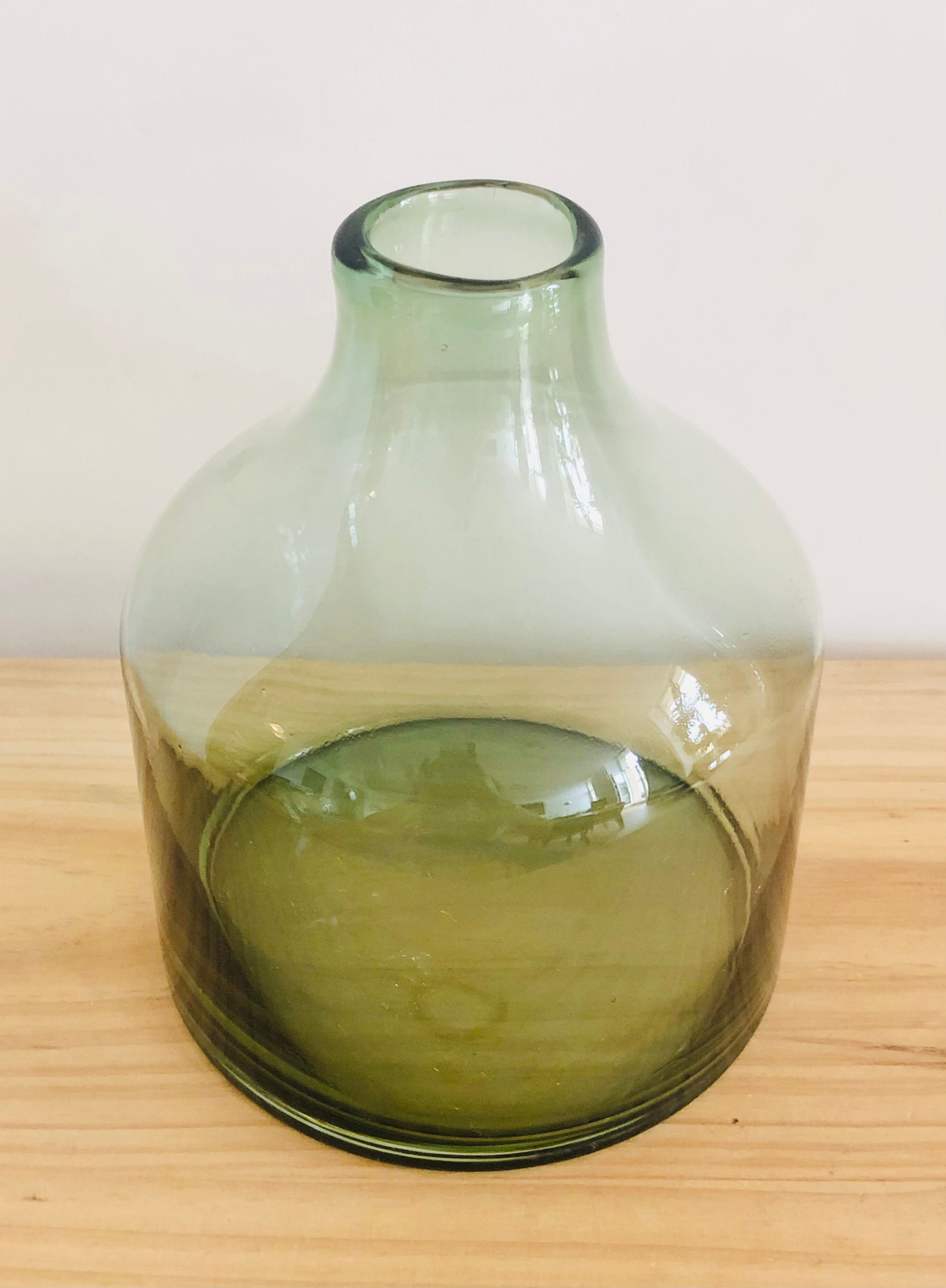 Glass vase style lady jeanne