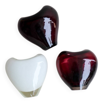 Série de trois vases en verre soufflé – violine profond et blanc opalin