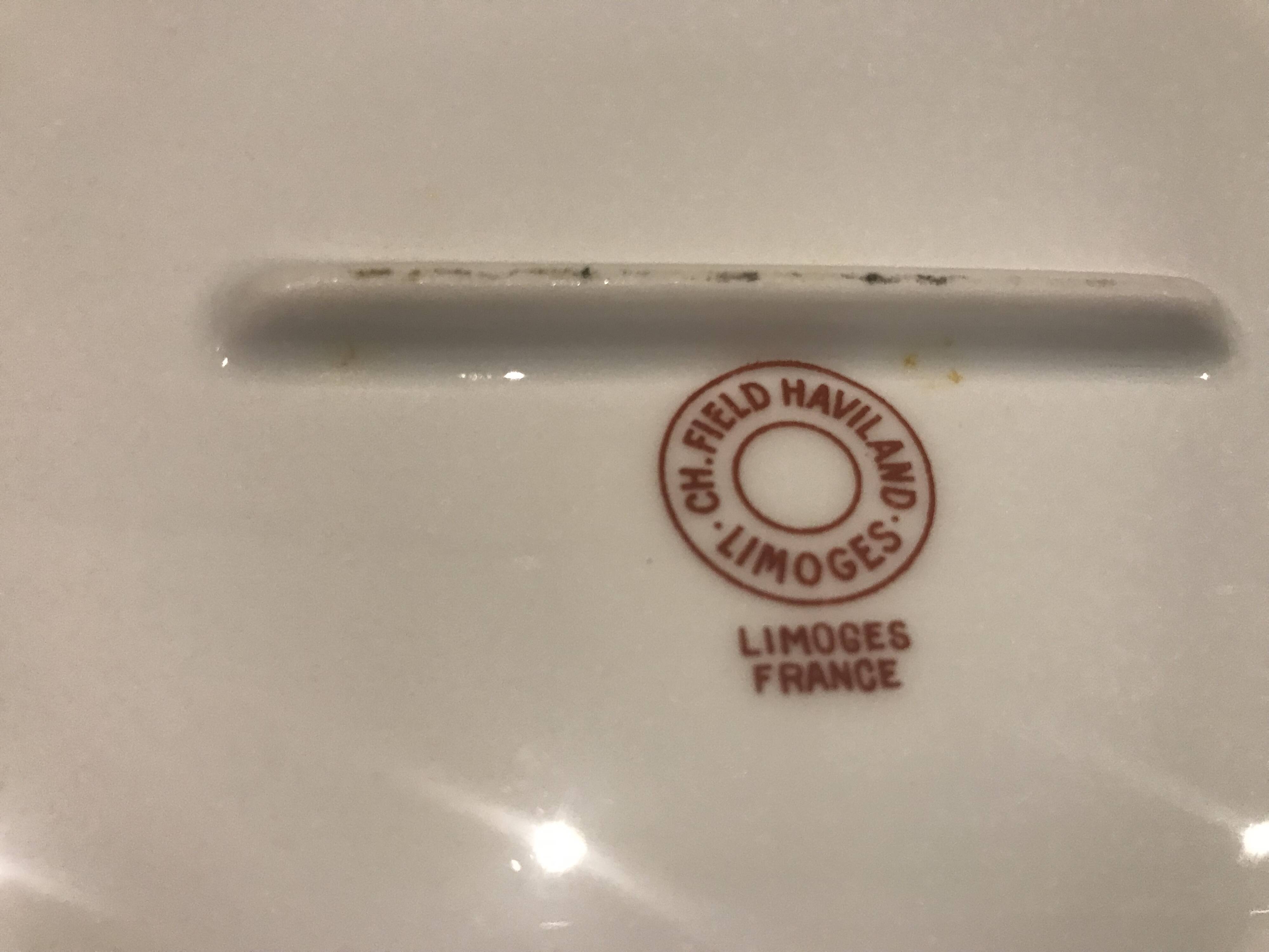 Oval presentation dish