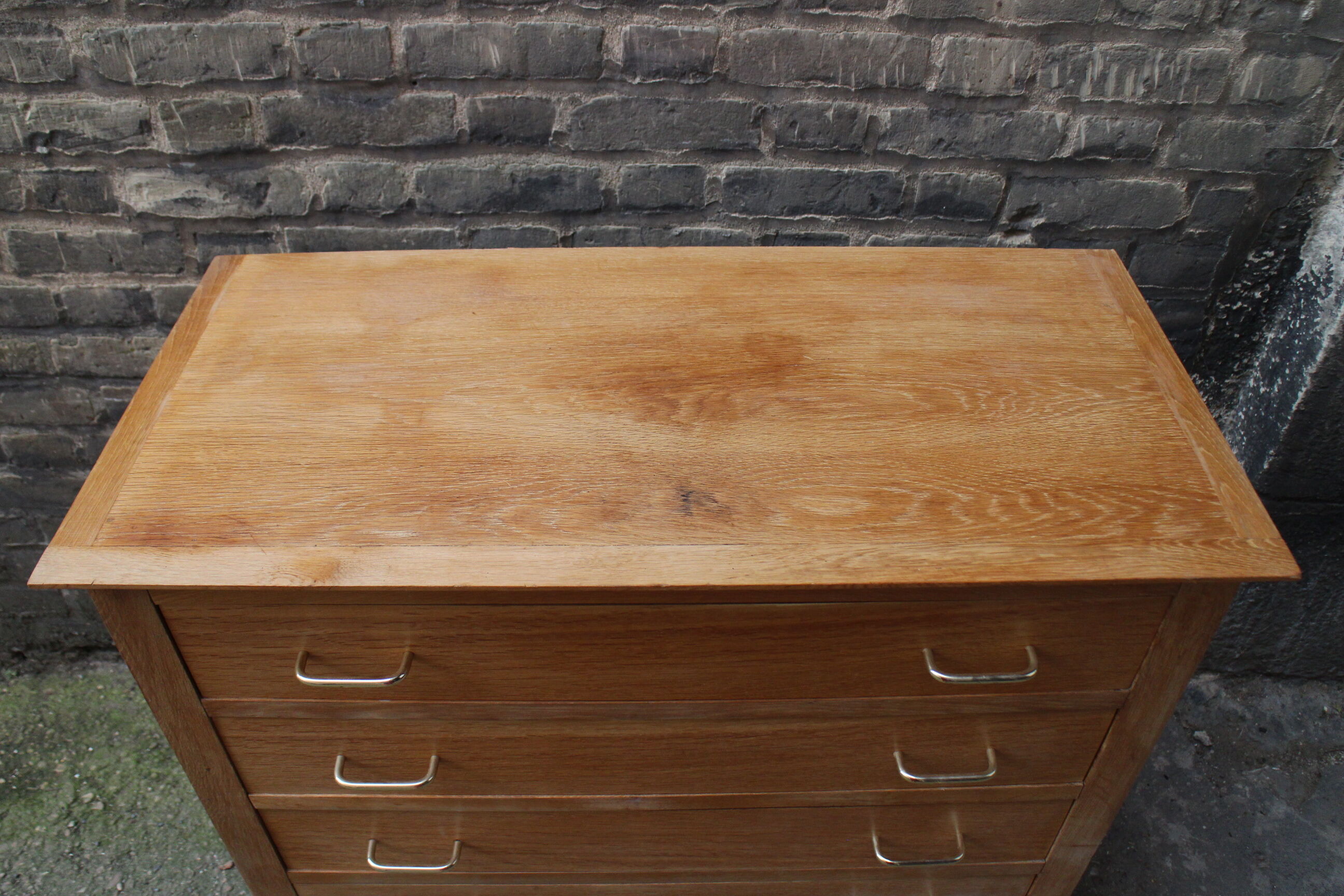Commode vintage pieds compas
