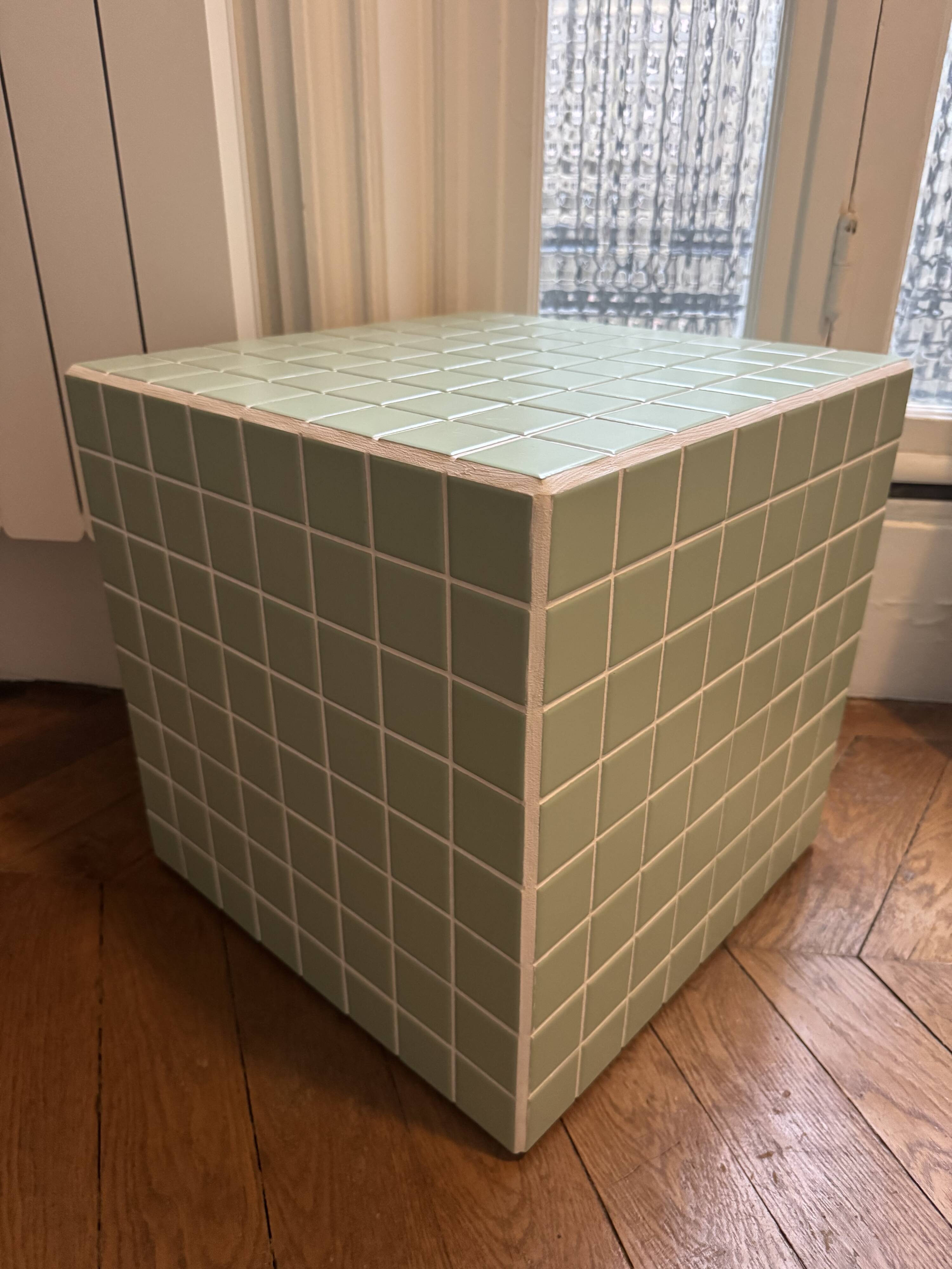 Cube side table in ceramic 40x40cm