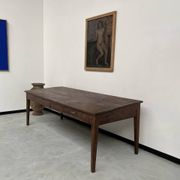 Grande table écritoire des années 40 en chêne massif