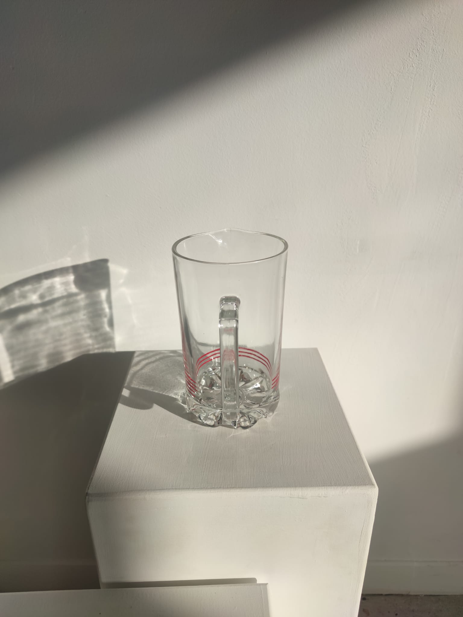Pichet à orangeade italien vintage en verre à rayures rouges