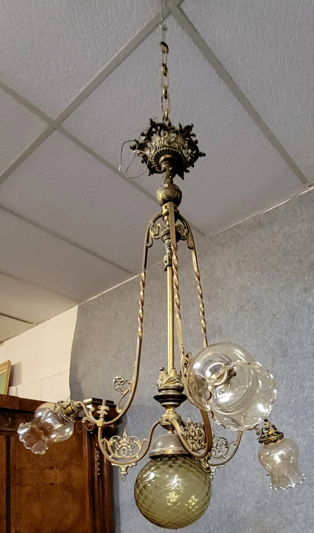 Large Napoleon III period chandelier in bronze and gilt brass