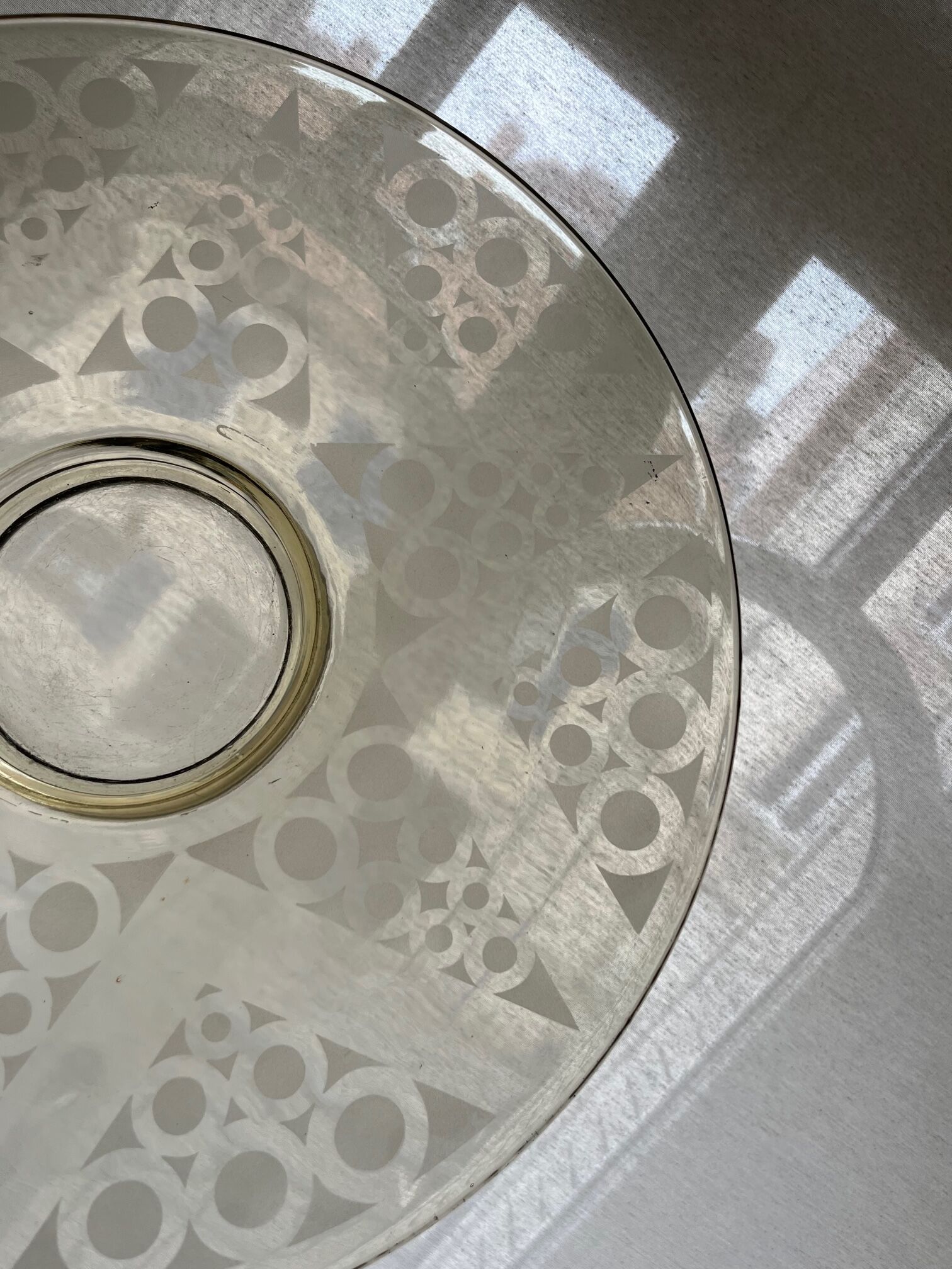 Art Deco cut in engraved glass