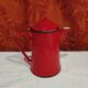 Cafetière en tôle émaillée rouge
