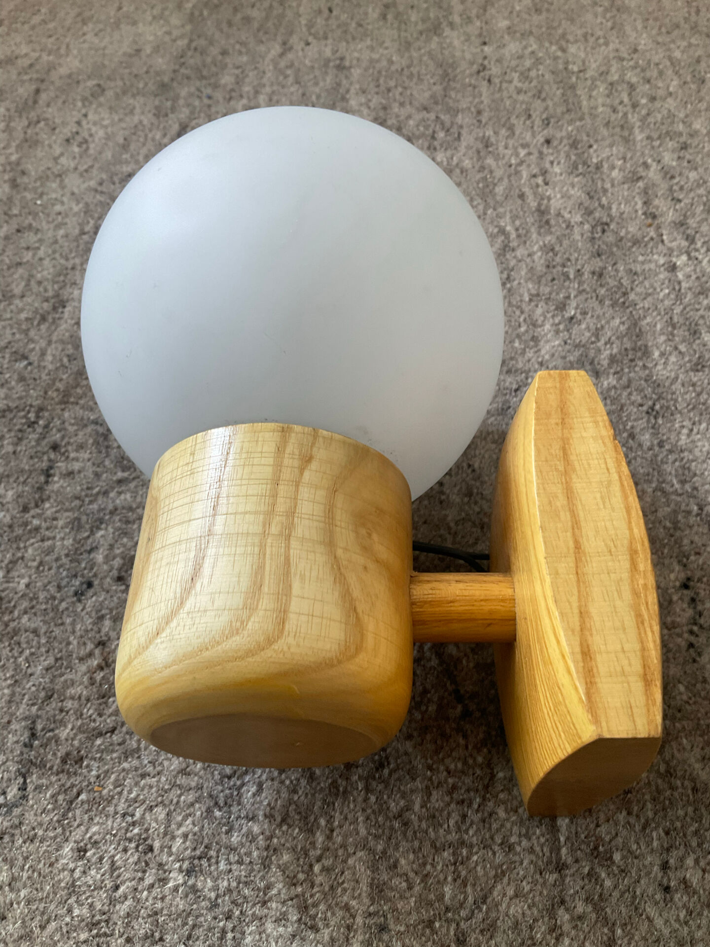 Vintage wall light in solid beech and opaline from the 70s-80s.