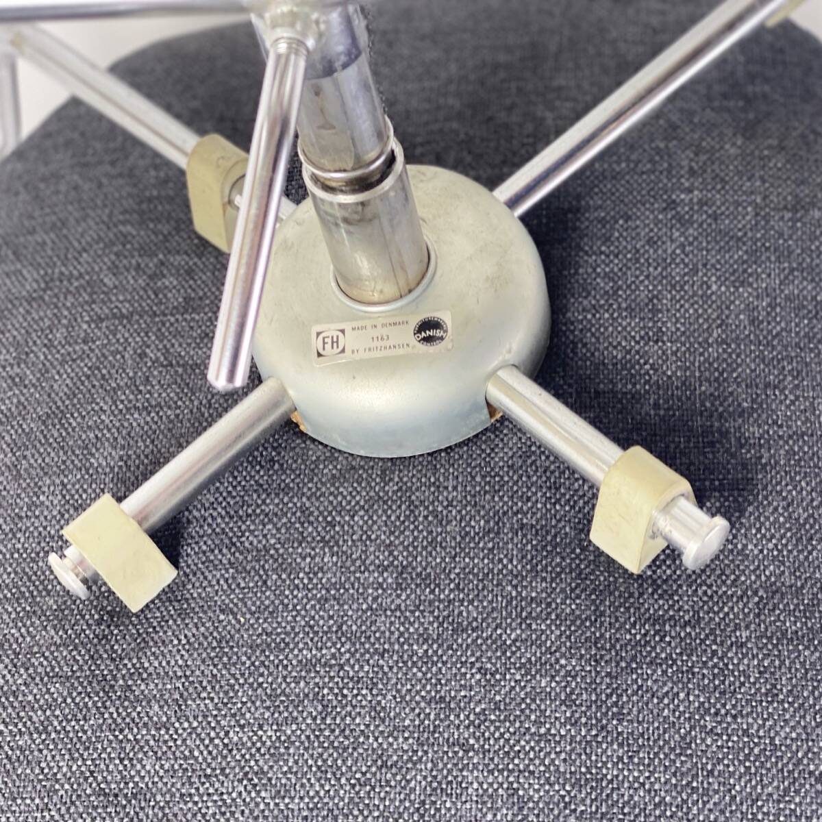 Series 7 Armchair Model 3217 Eiffel Foot By Arne Jacobsen By Fritz Hansen, Original Edition