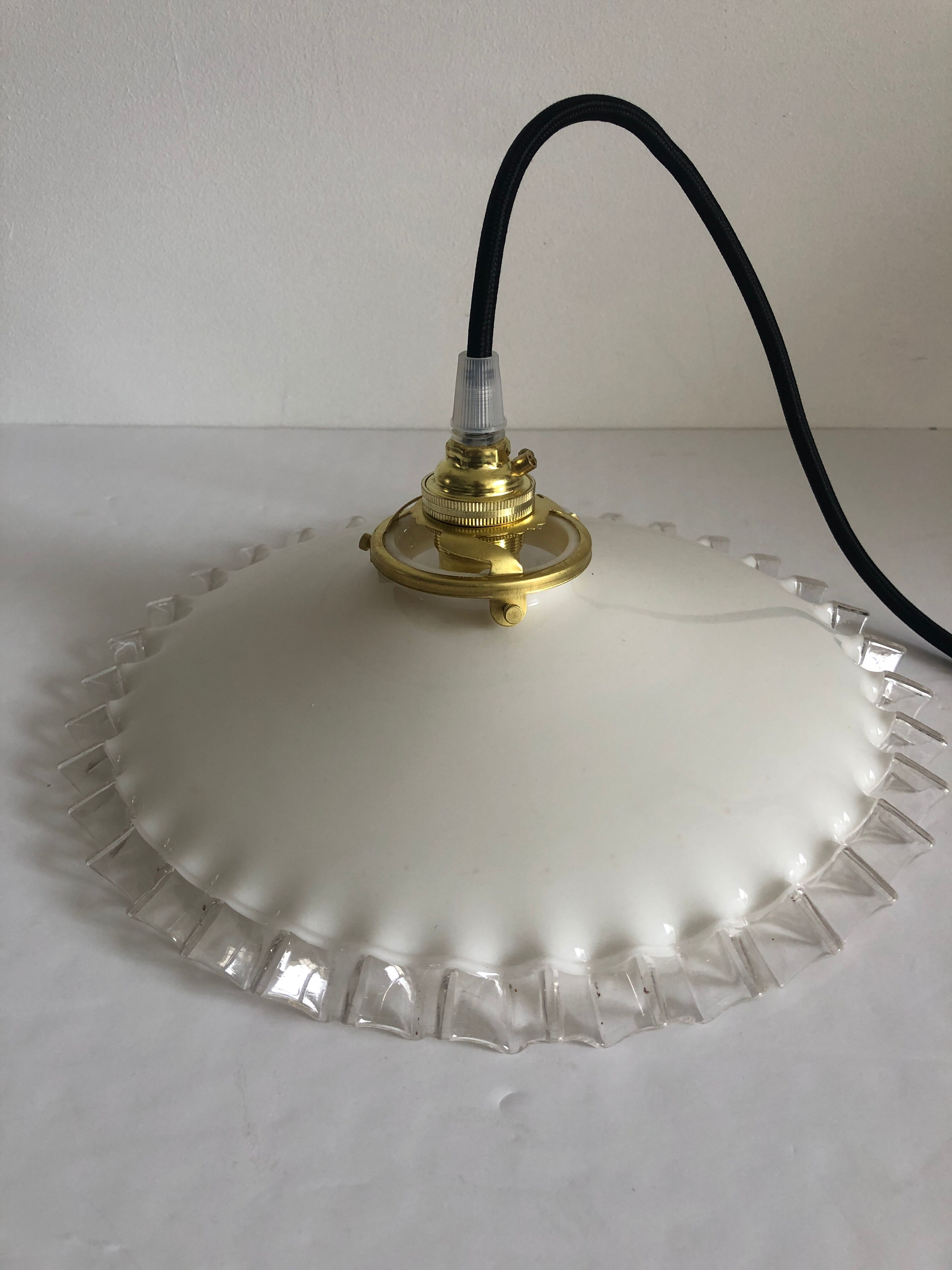 White opaline suspension