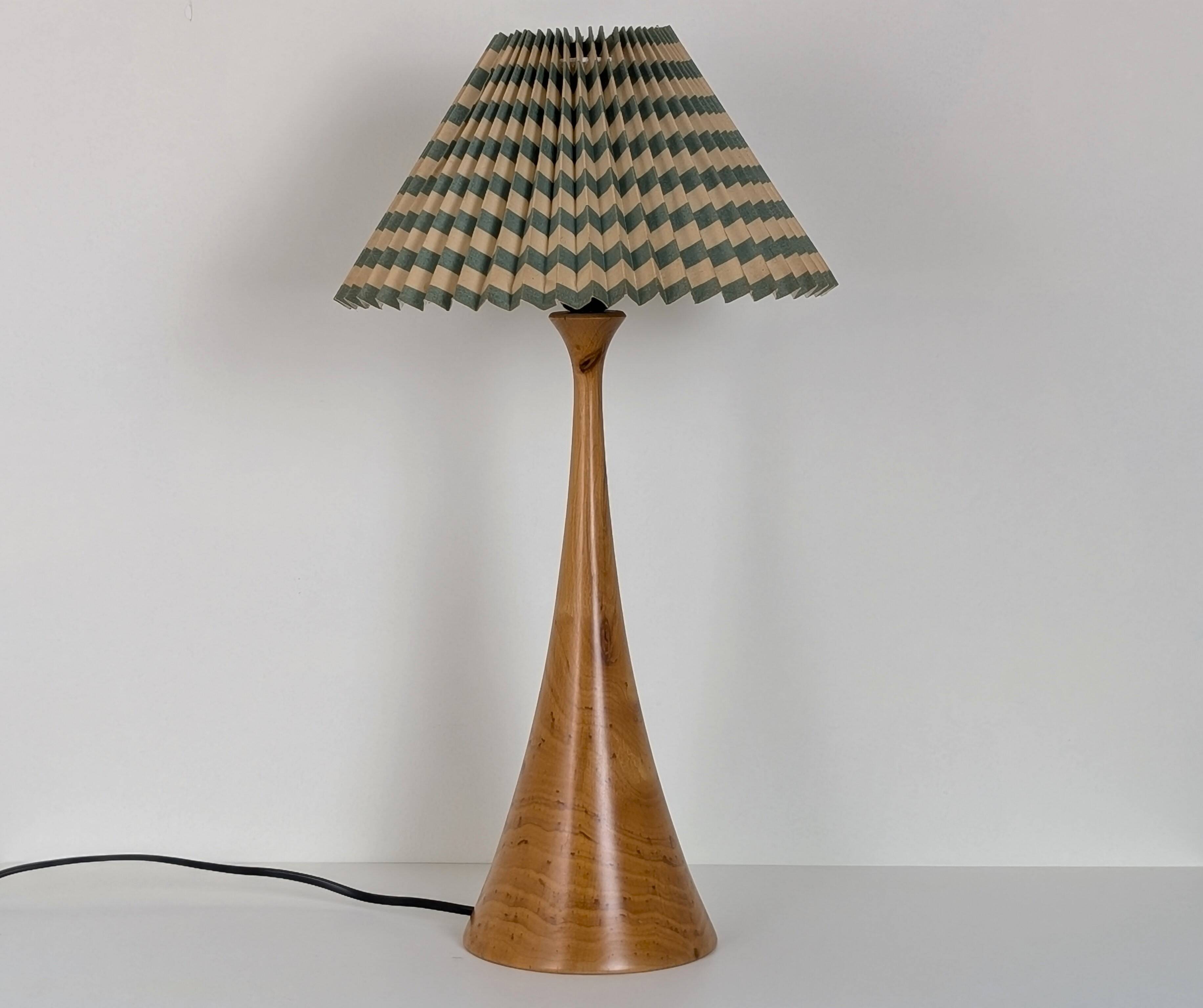 Lampe en bois tourné