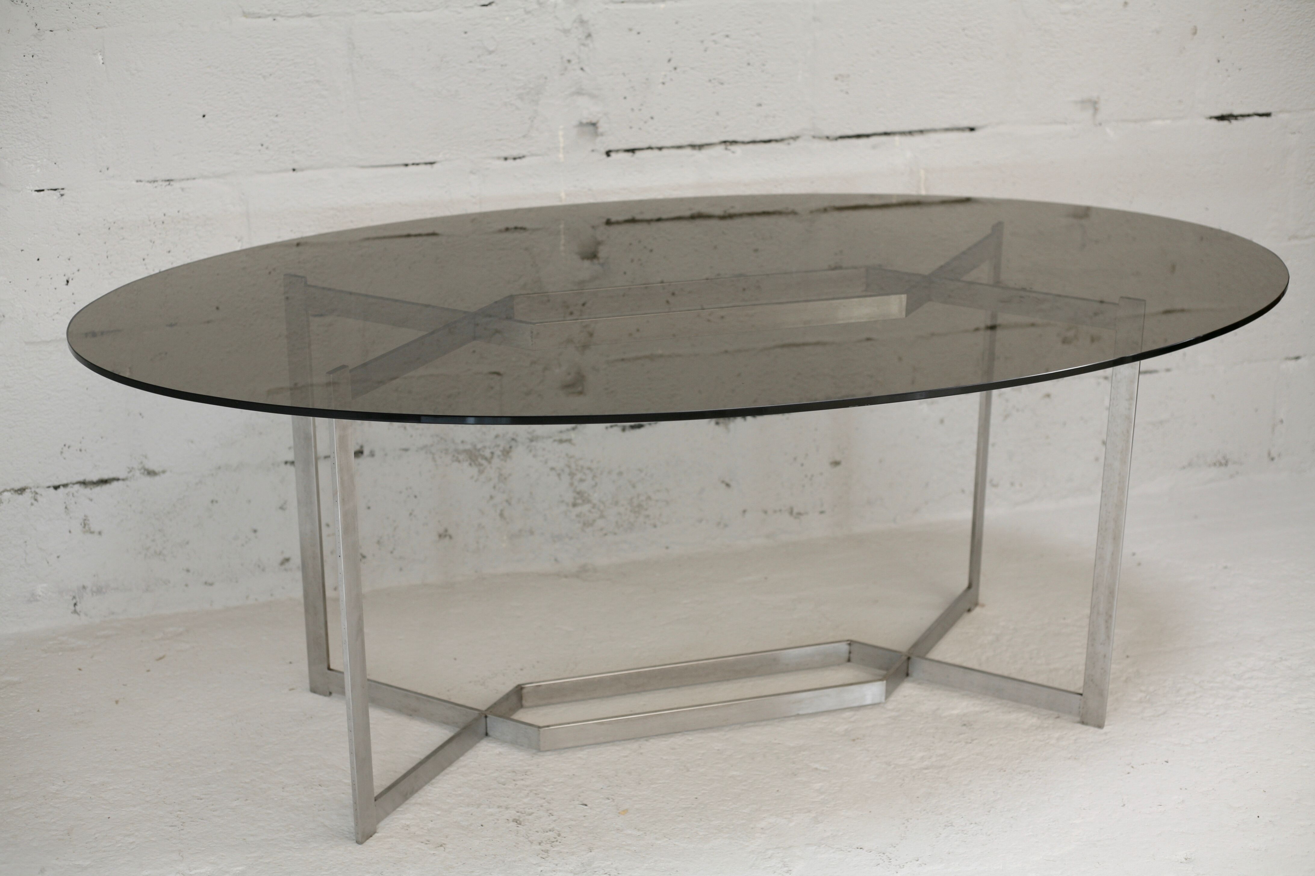 Table de Paul Legard, édition DOM, aluminium brossé et dalle elliptique de verre fumé, France, circa