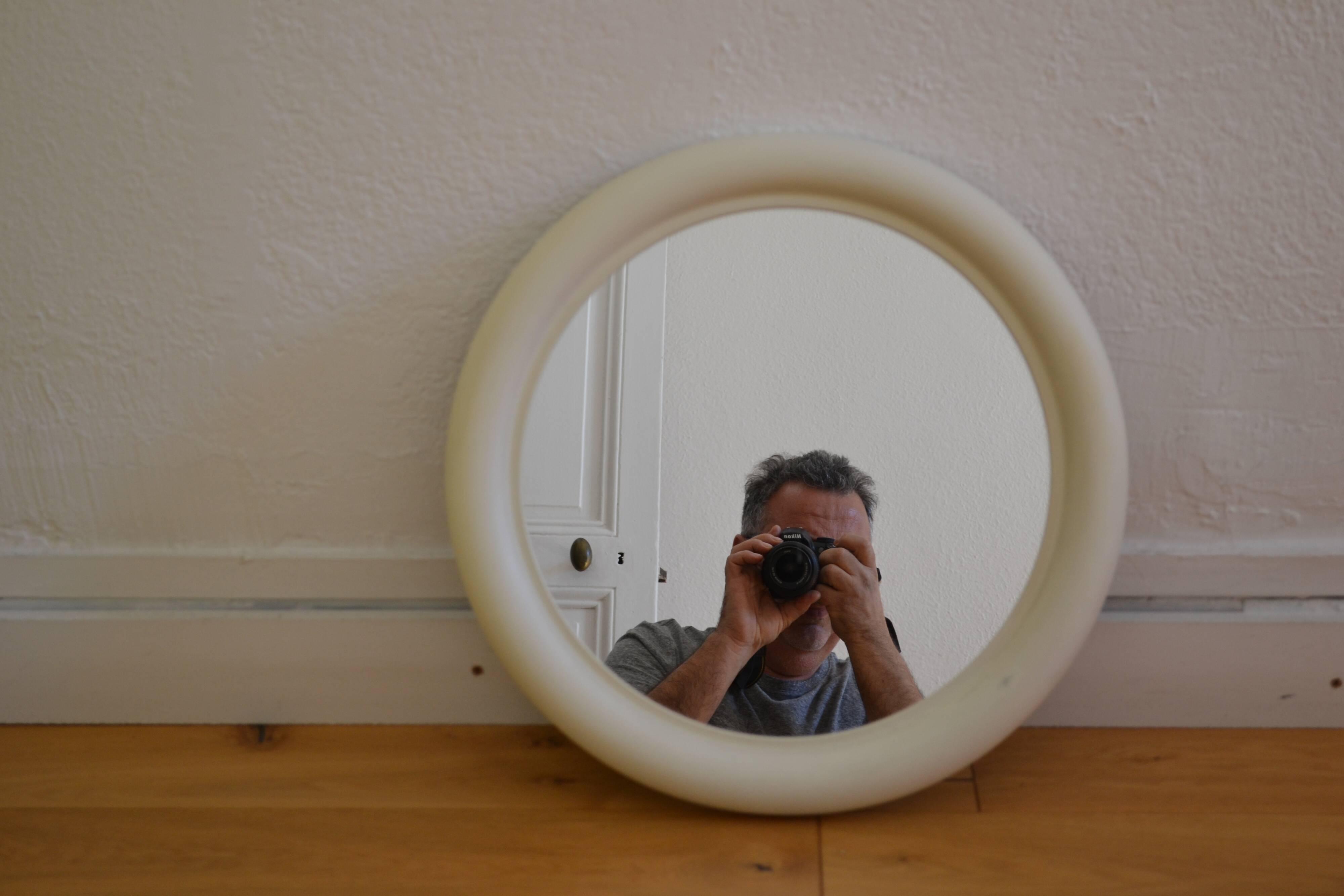 round white plastic mirror 1970s 1970 United Kingdom D:44cm