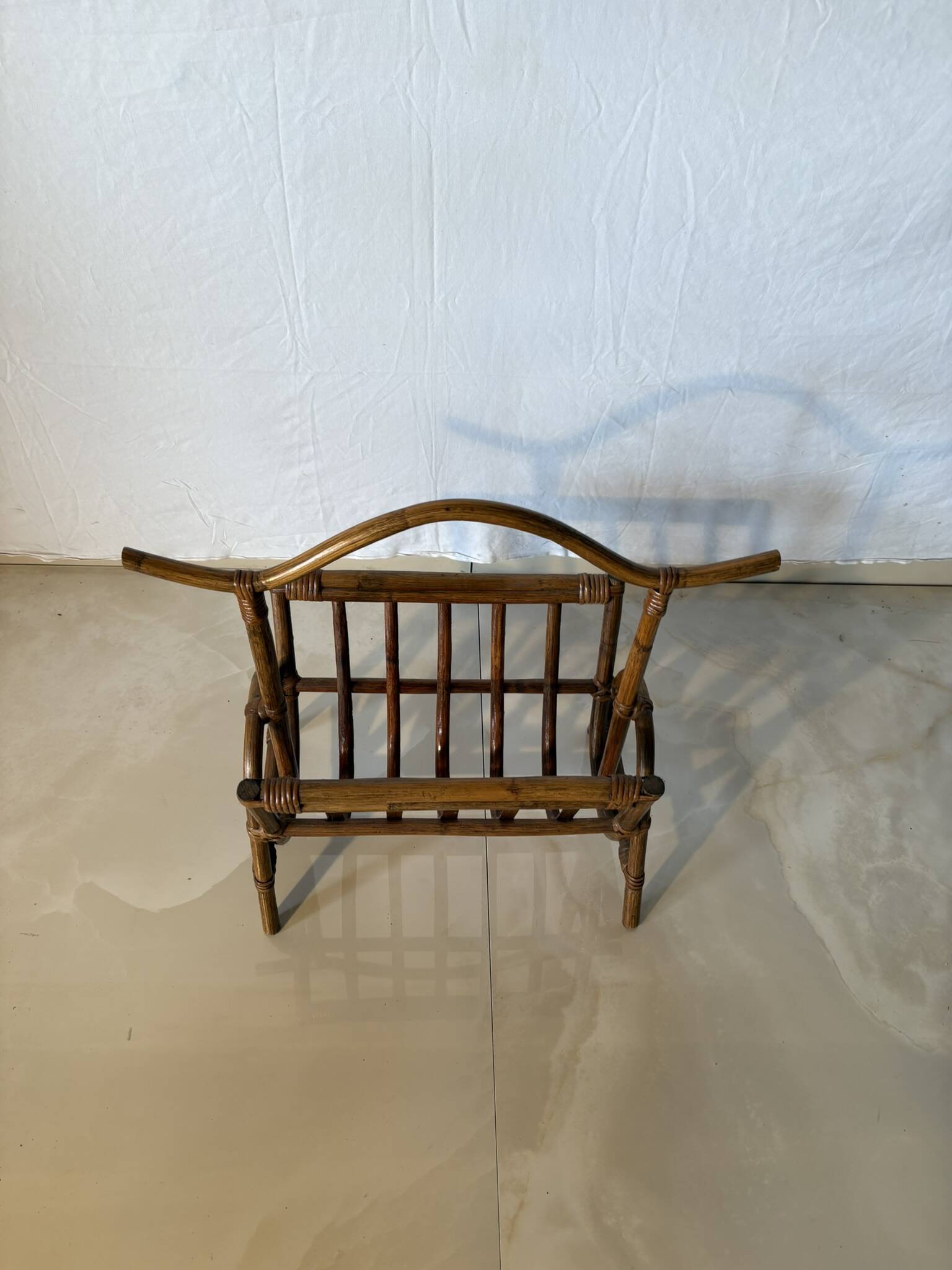 Vintage rattan magazine rack – natural curves and bohemian spirit