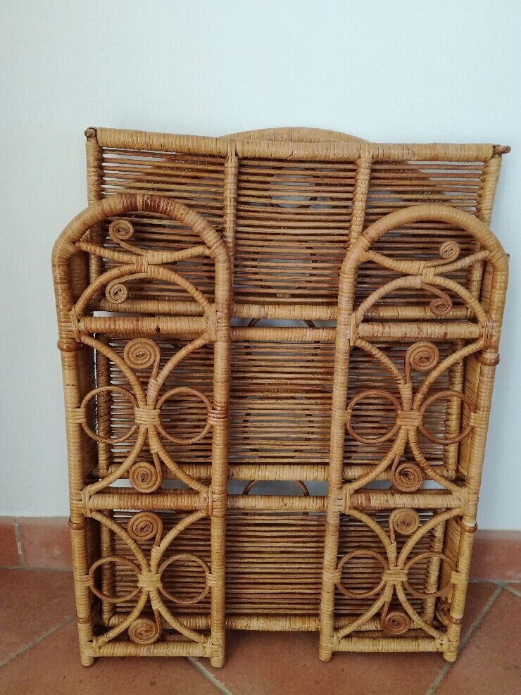 Shelf rattan peacock