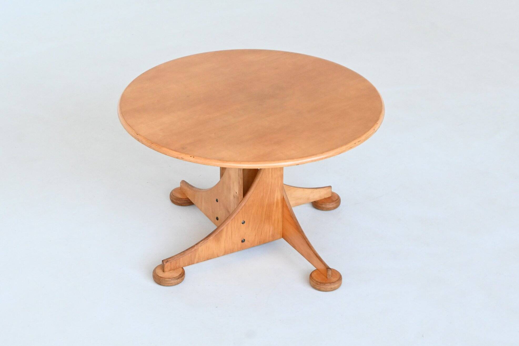 Sjoerd Soeters scuptural dining table in birch Lundia The Netherlands