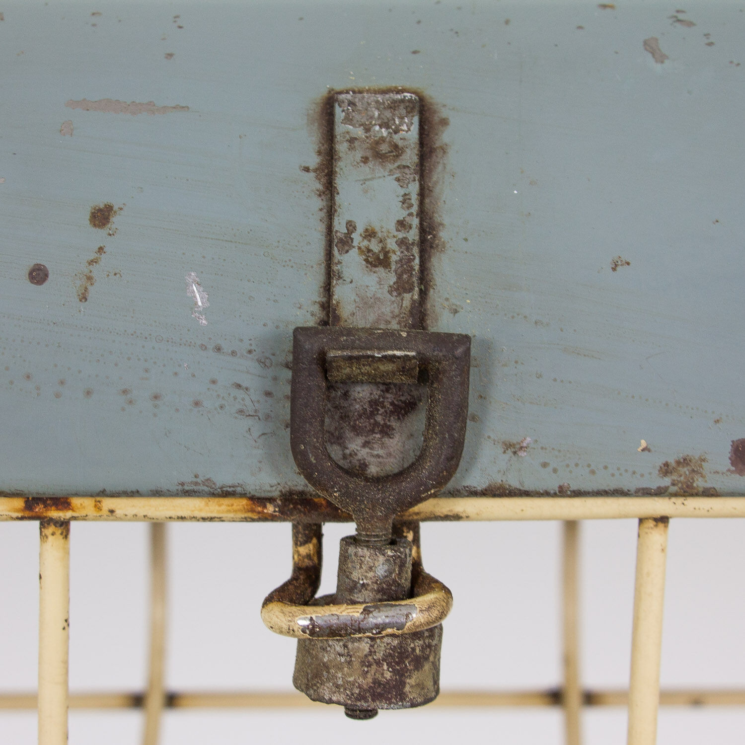 Industrial metal pendant bunker light