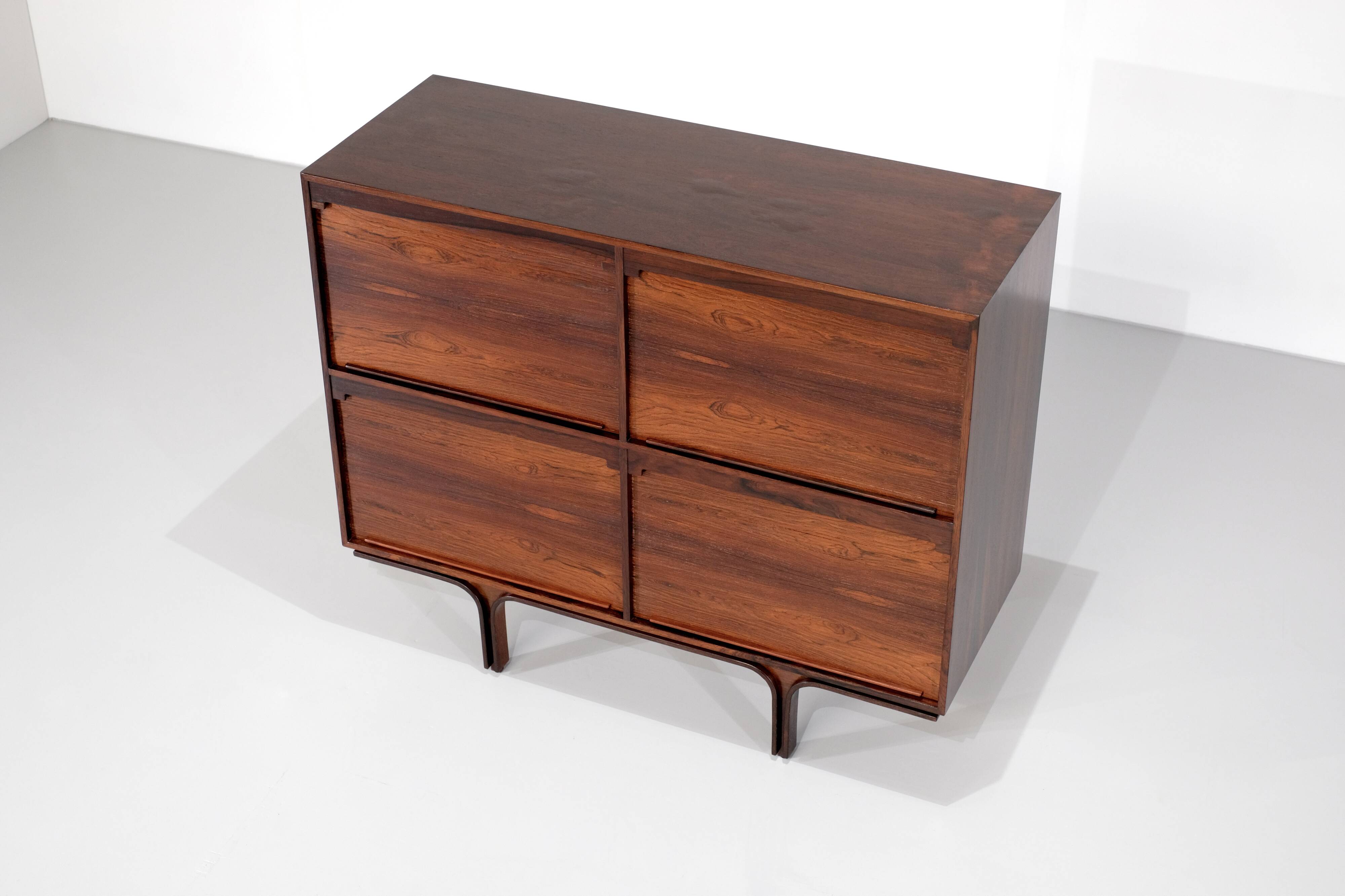 Buffet modèle 504 conçu par Gianfranco Frattini pour Bernini, Italie 1960s.