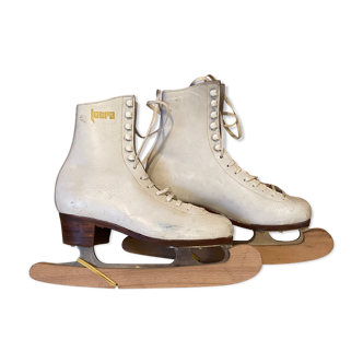 Patins à glace ancien