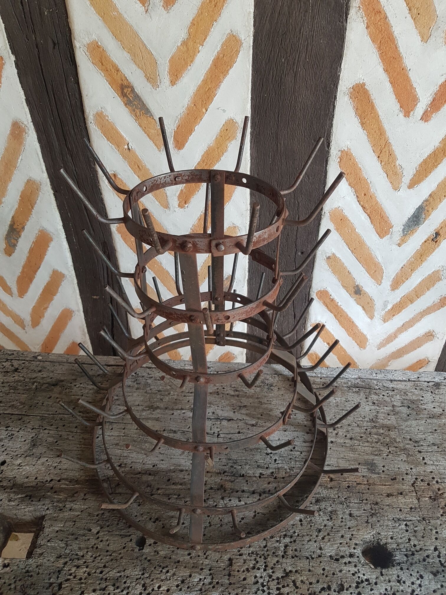 If hedgehog carries metal bottles