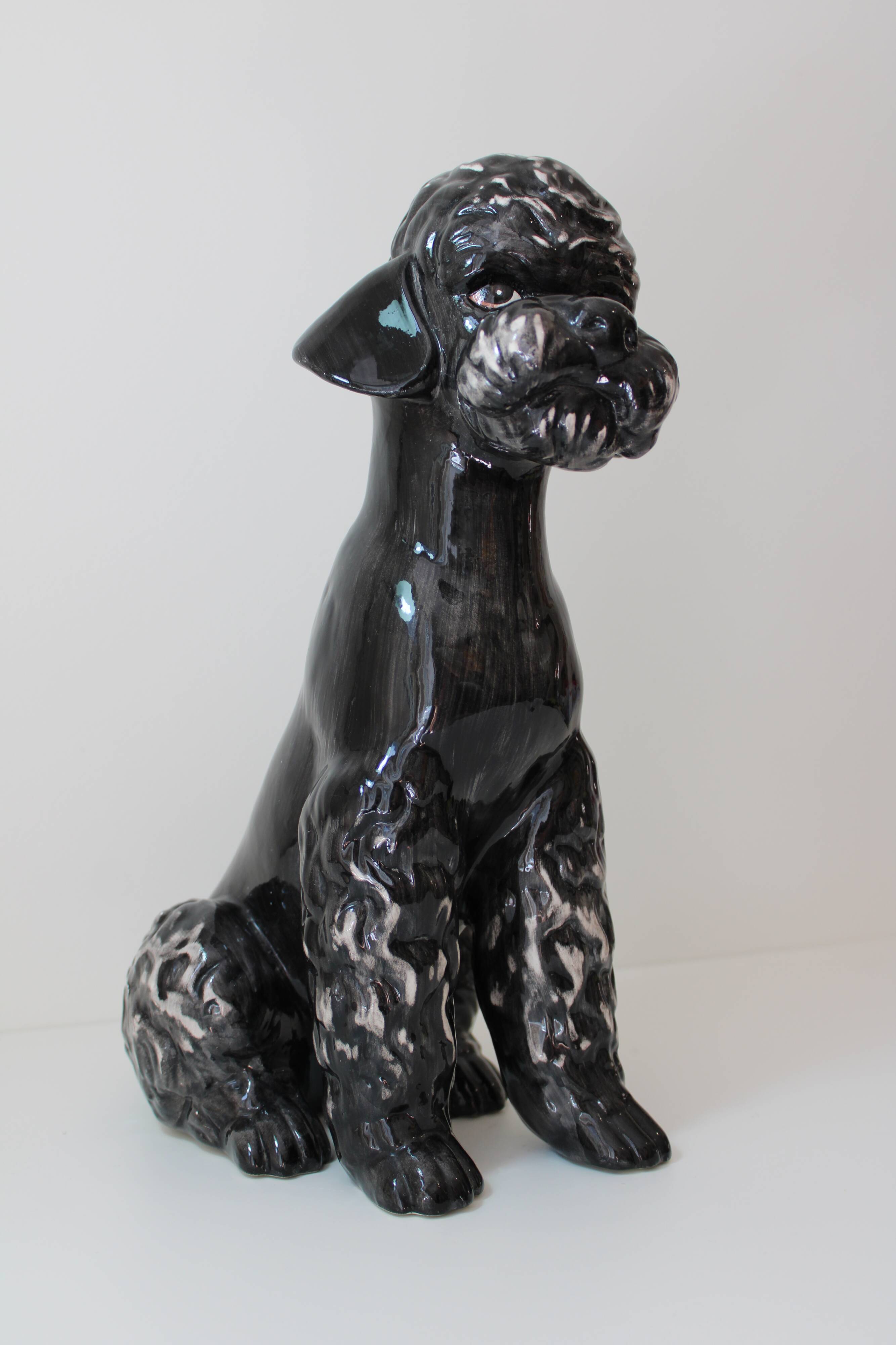Grande sculpture de caniche noir kitsch vintage