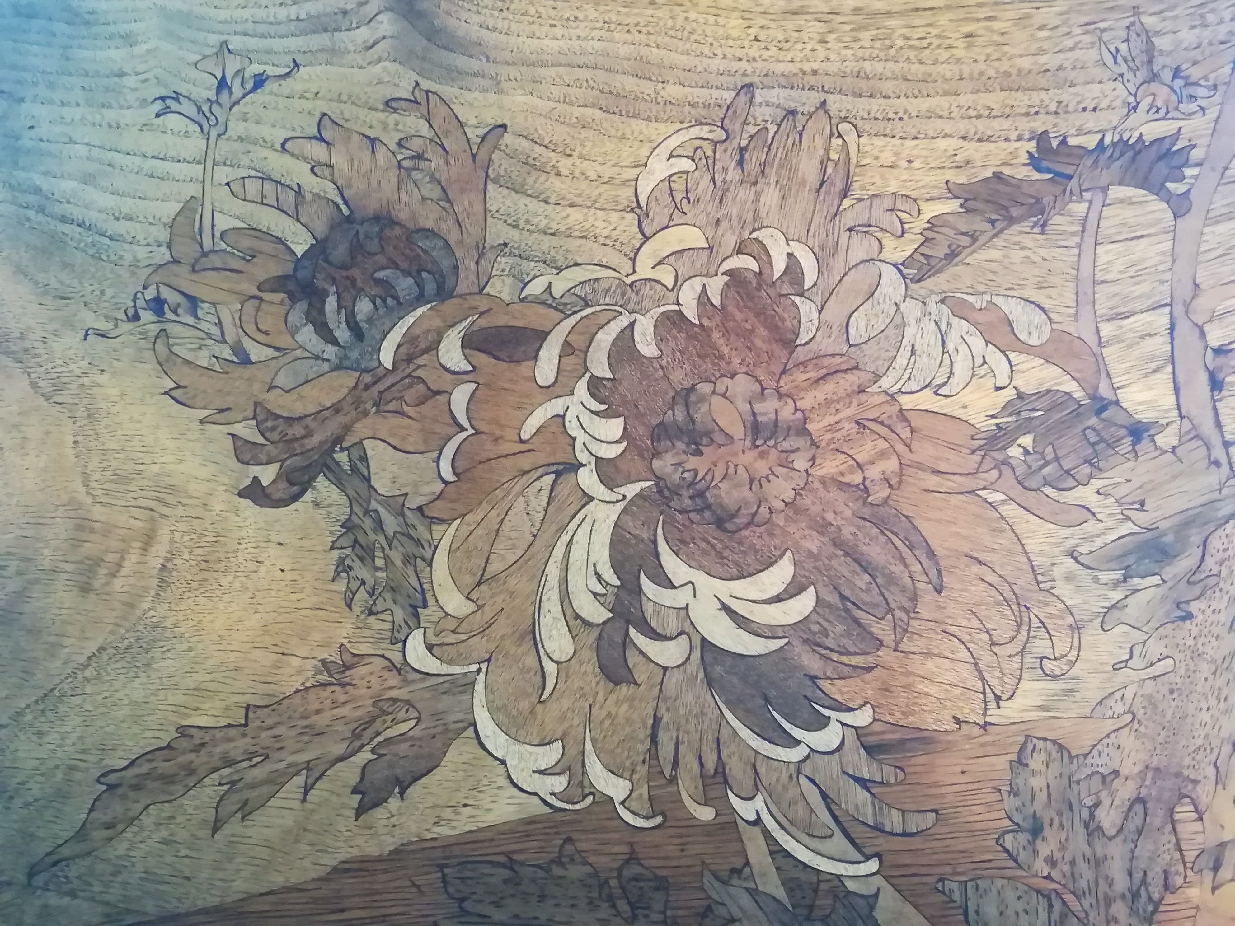 Table de salon signée Majorelle en marqueterie