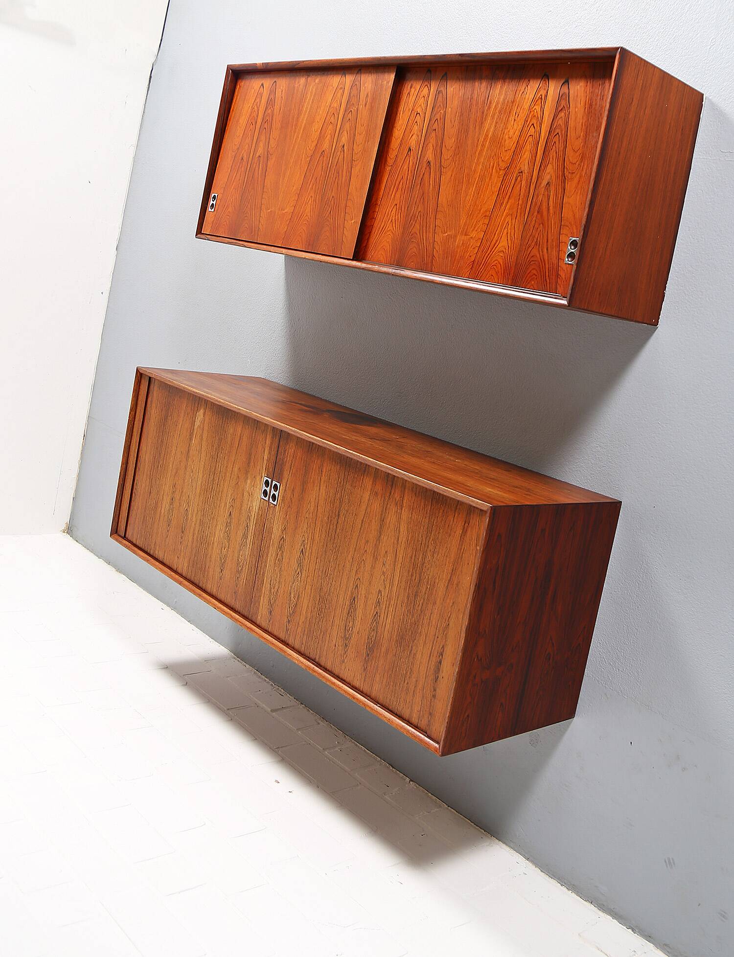 Arne Vodder pour Sibast Combinaison de deux buffets suspendus Palissandre années 60 - C