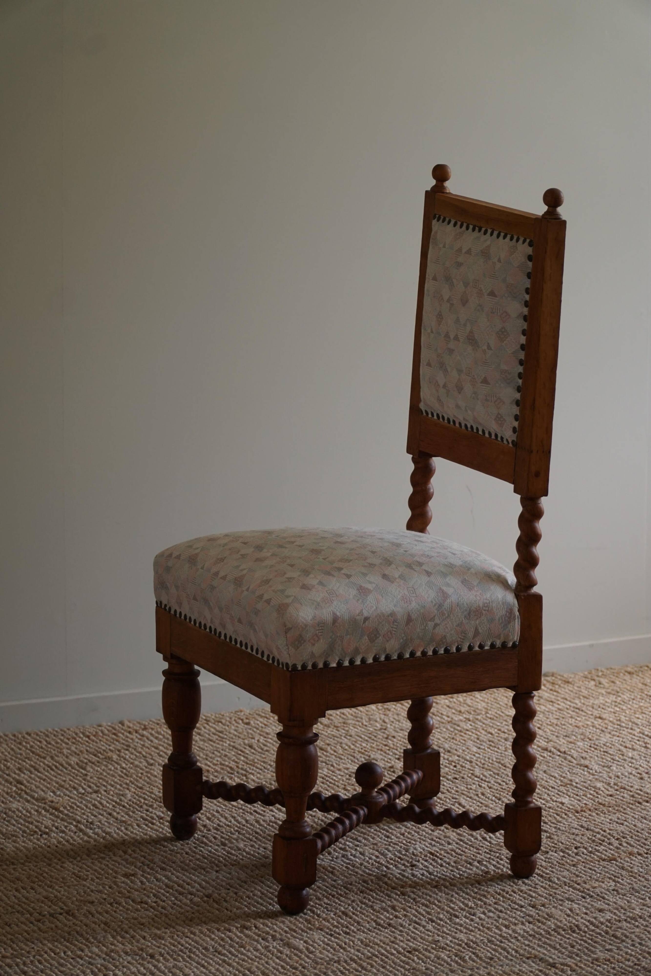 English-style baroque chair with twisted legs in elm, 1920s.