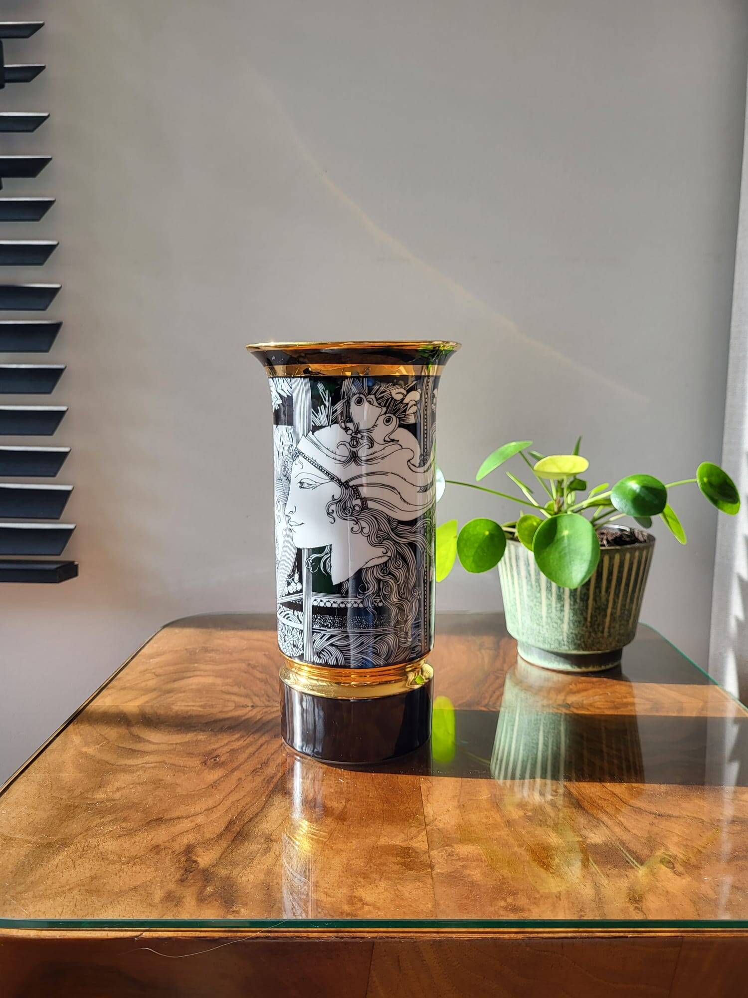 Hollohaza porcelain vase by Endre Szasz, Hungary, 1926-2003