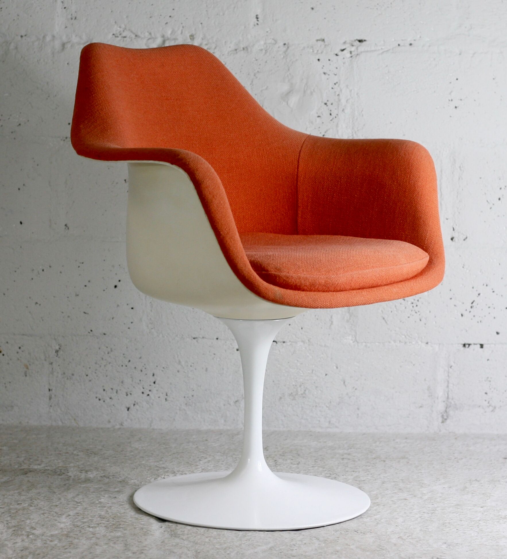 Tulip swivel armchair, Signed Knoll, Eero Saarinen, USA, circa 1960.