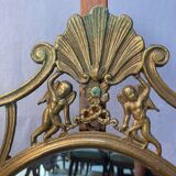 Miroir ovale en laiton doré , figures de chérubins et moulures