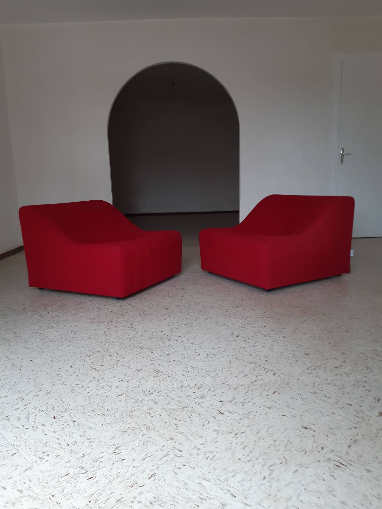 Pair of chromatic swivel armchairs by Kwok Hoi Chan, Steiner