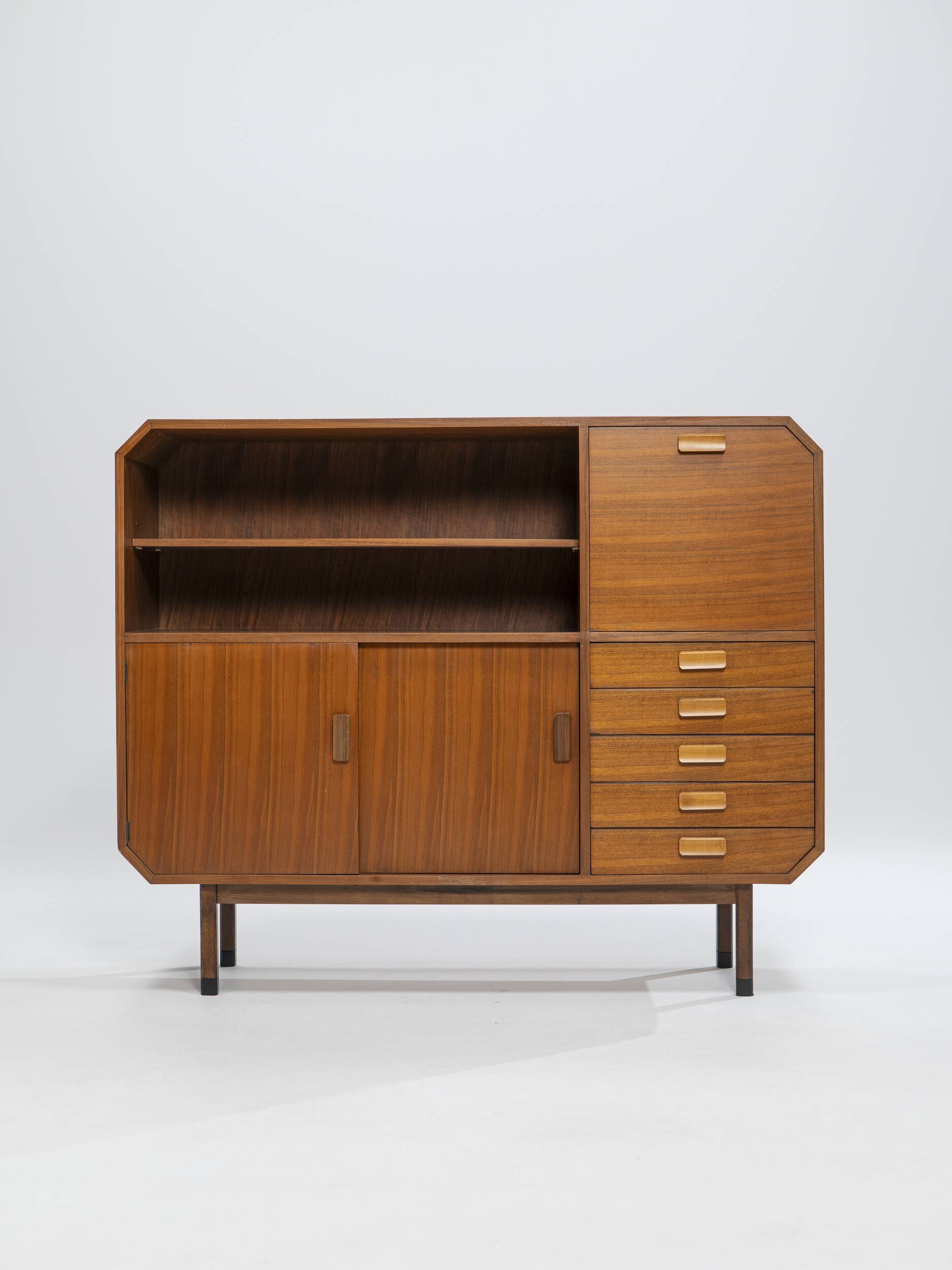 Buffet haut en teck, Italie, années 1960
