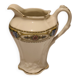 Pot à lait en porcelaine RCF Seurt Bordeaux décor frise floral