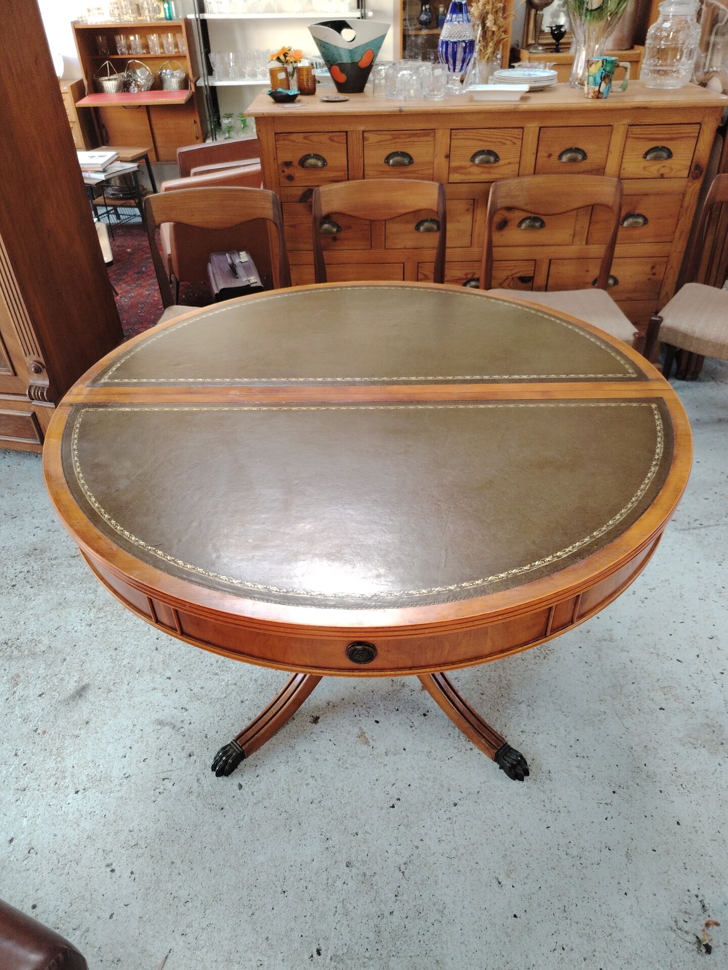 Round Regency dining table in mahogany and green leather with extensions - 20th century