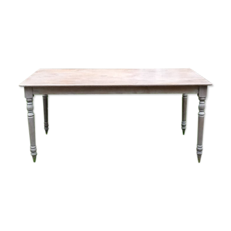 Dining room table