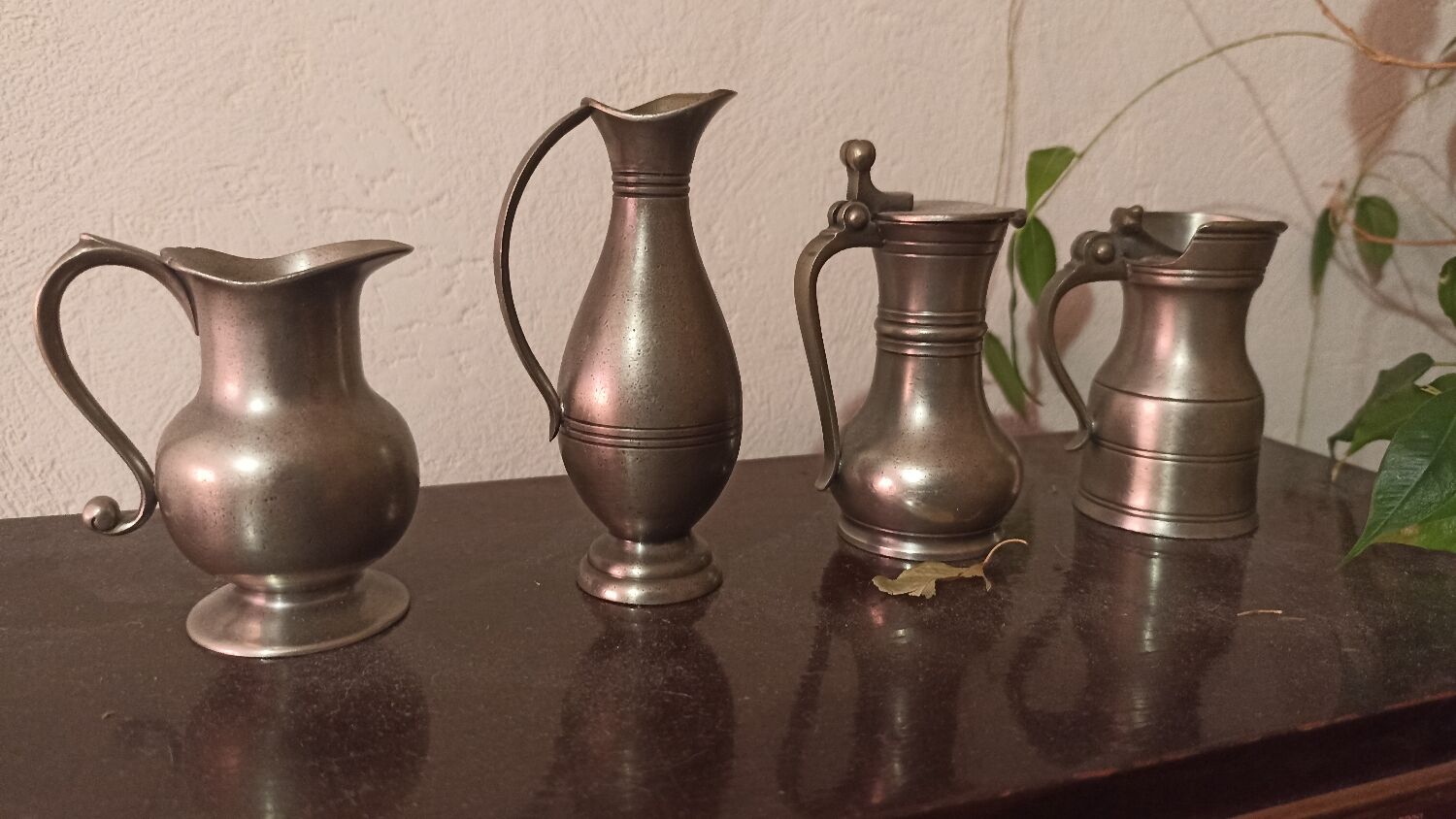 Lot de 4 miniatures en étain Rose Design International