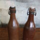 Set of 2 sandstone bottles with ceramic capsule