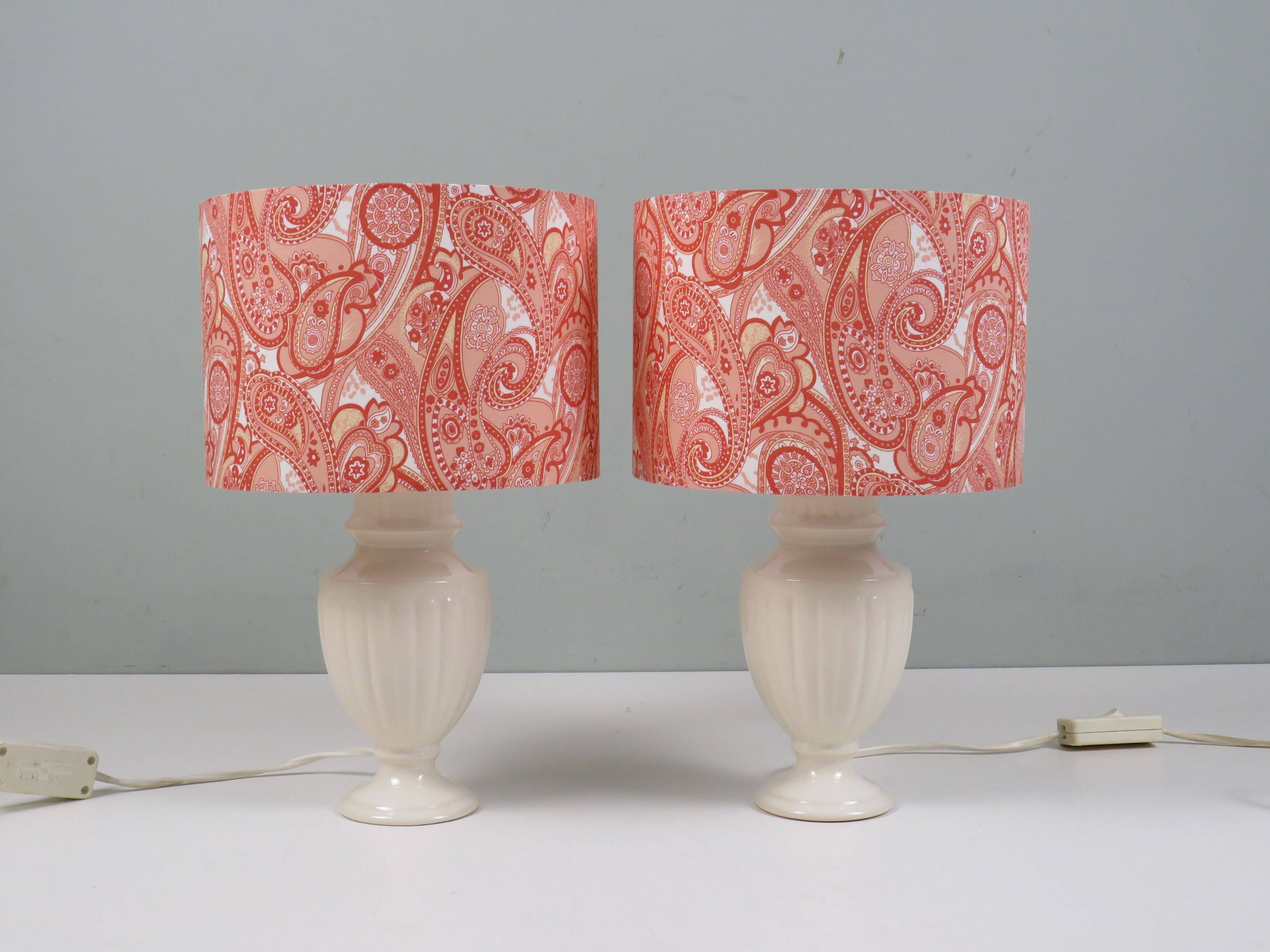 Lot de 2 lampes de chevet en céramique avec abat-jour à motif cachemire.