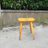 Tabouret bois clair à pieds crayon h51