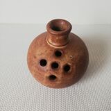 Vase pique flowers