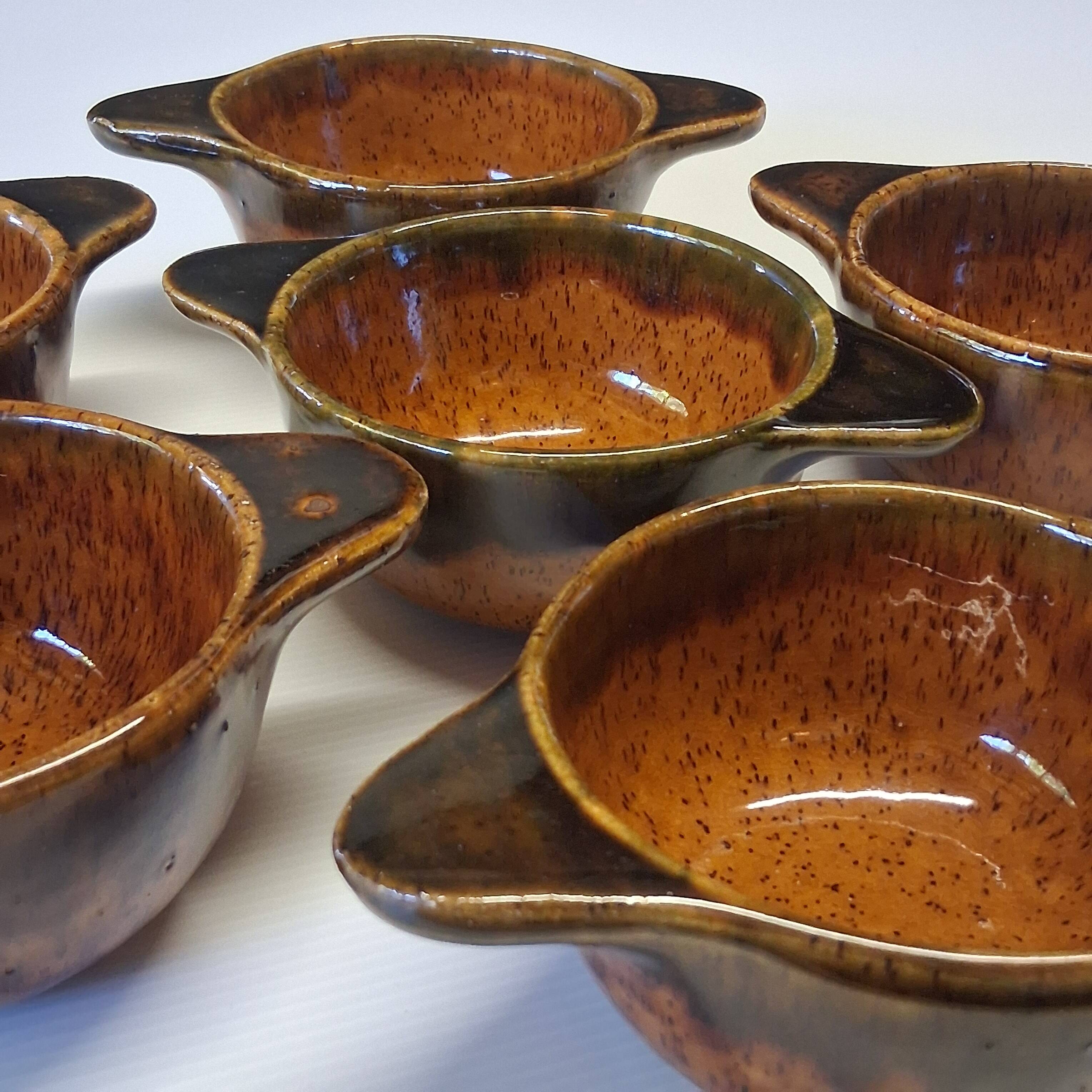 Set of 6 ear bowls in stoneware in very good condition.