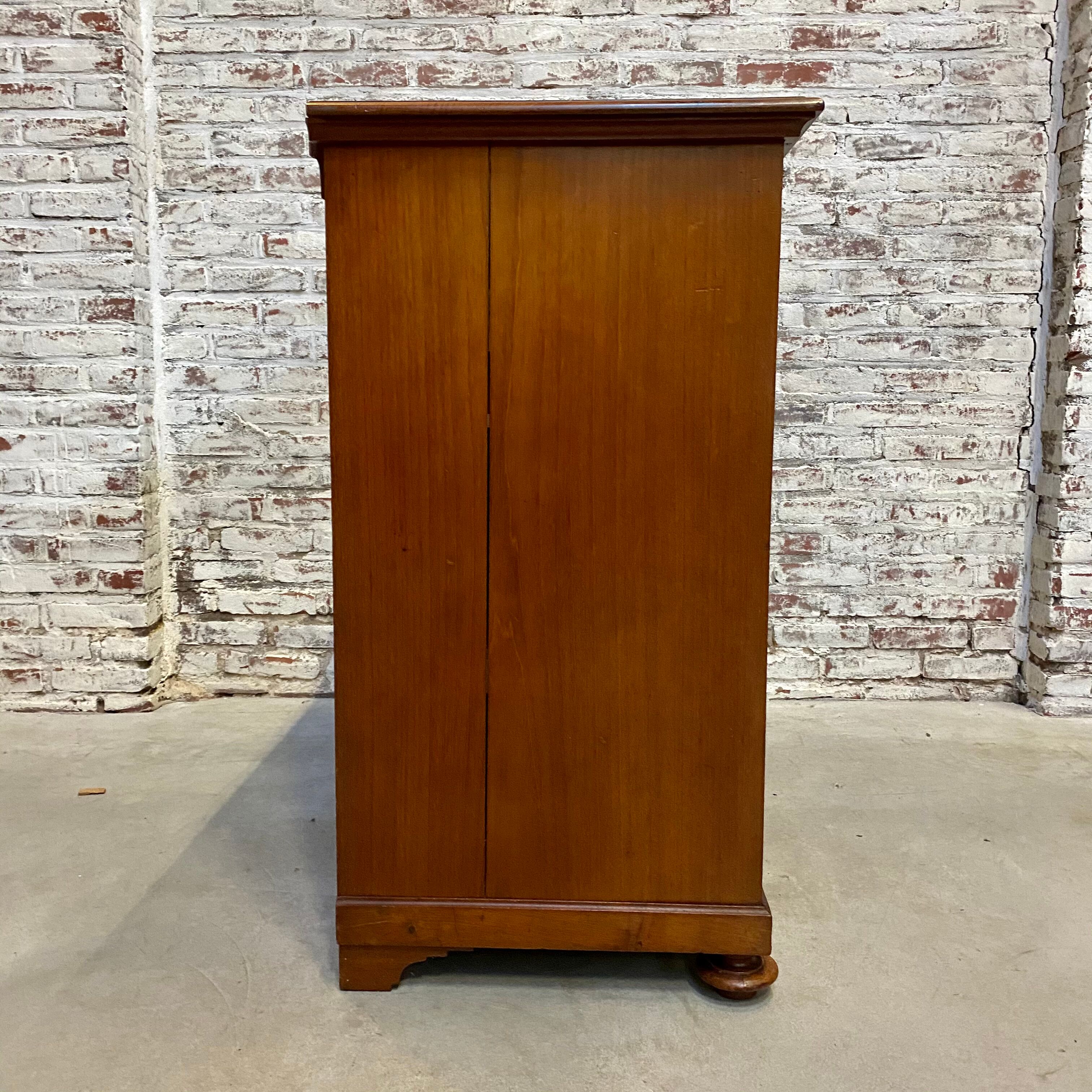 Commode anglaise antique en acajou