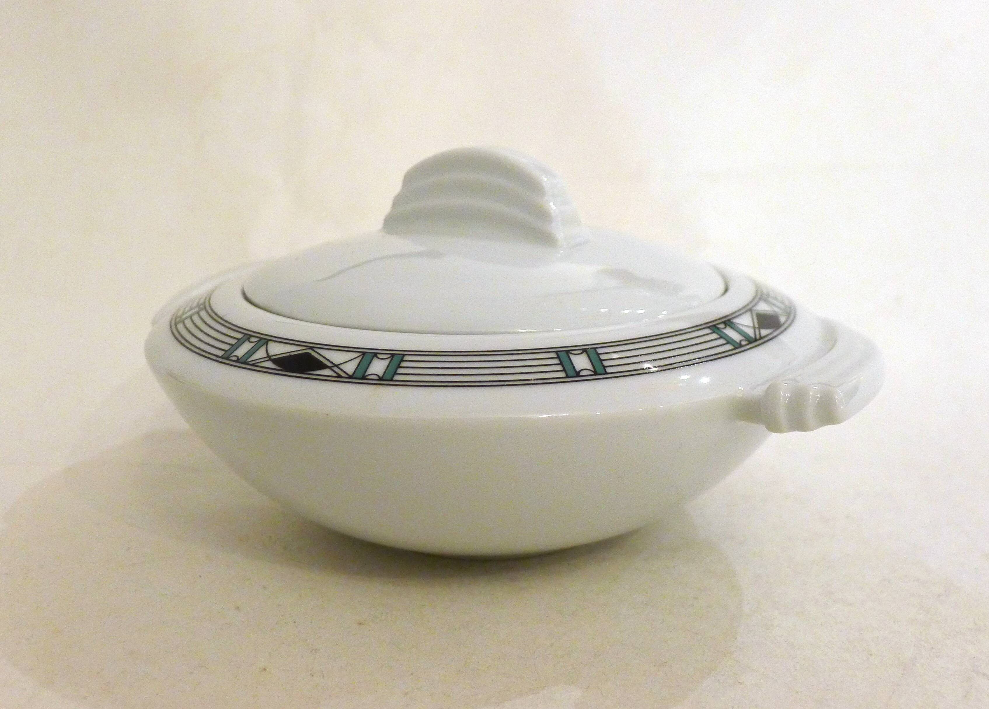 Delphie sugar bowl by Guy Degrenne in porcelain