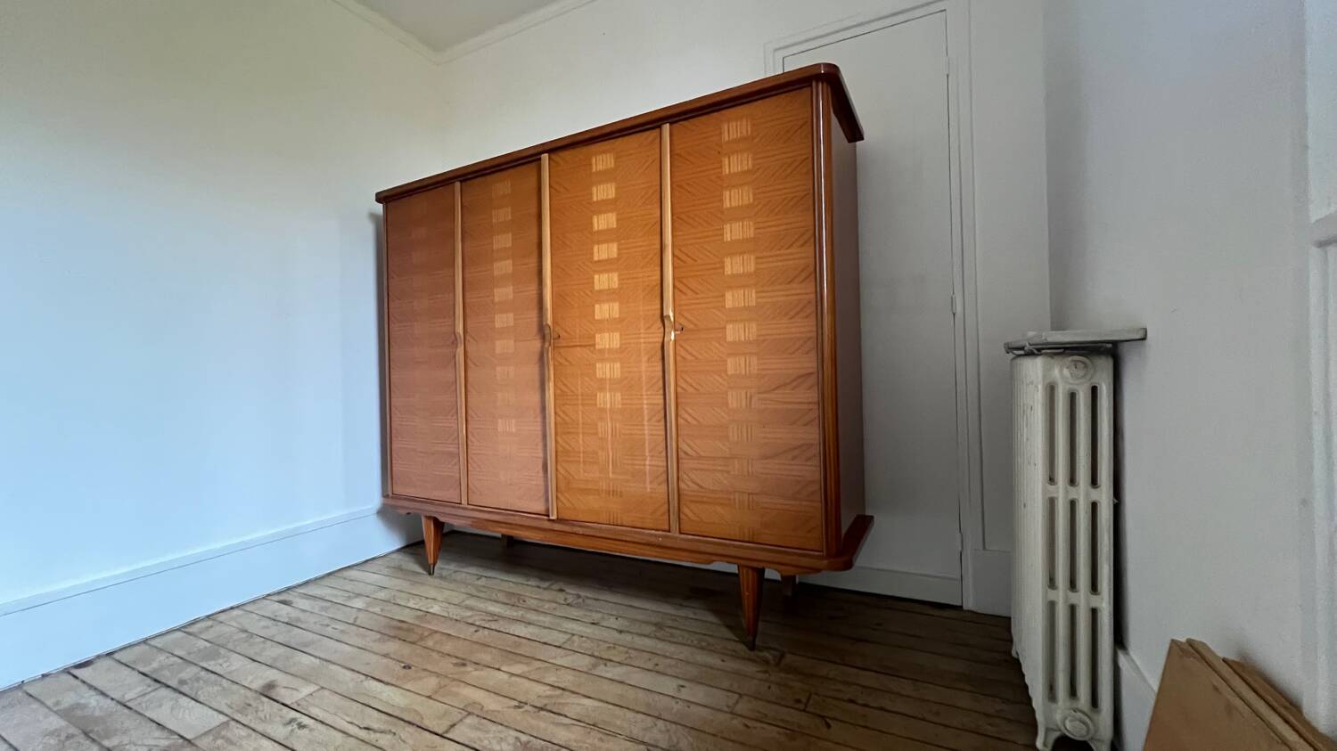 Armoire avec miroir vintage