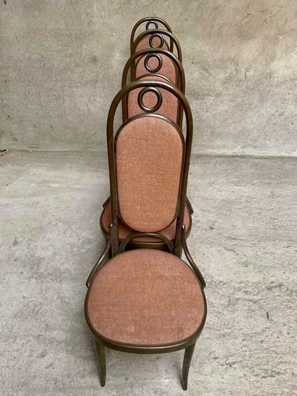 Série de 4 anciennes chaises bistrot Thonet en bois courbé