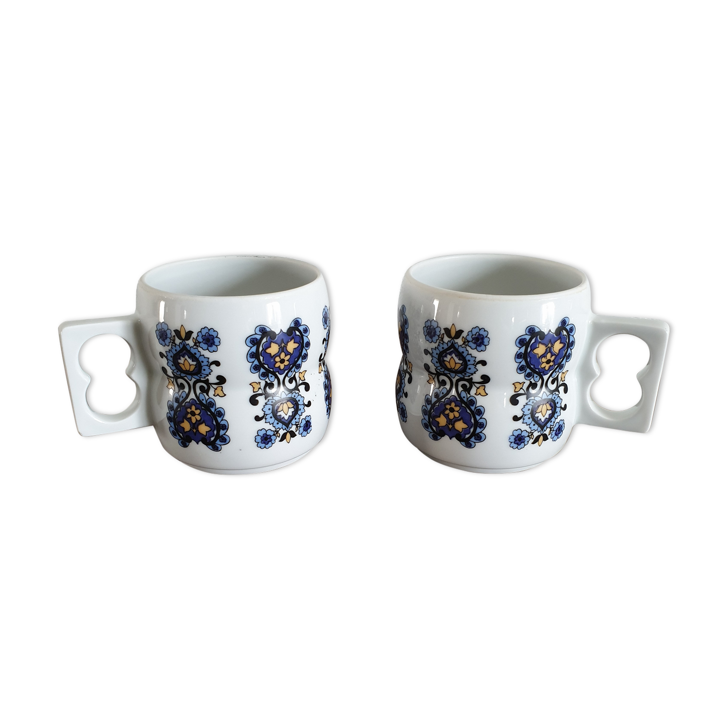 Porcelain mugs duo