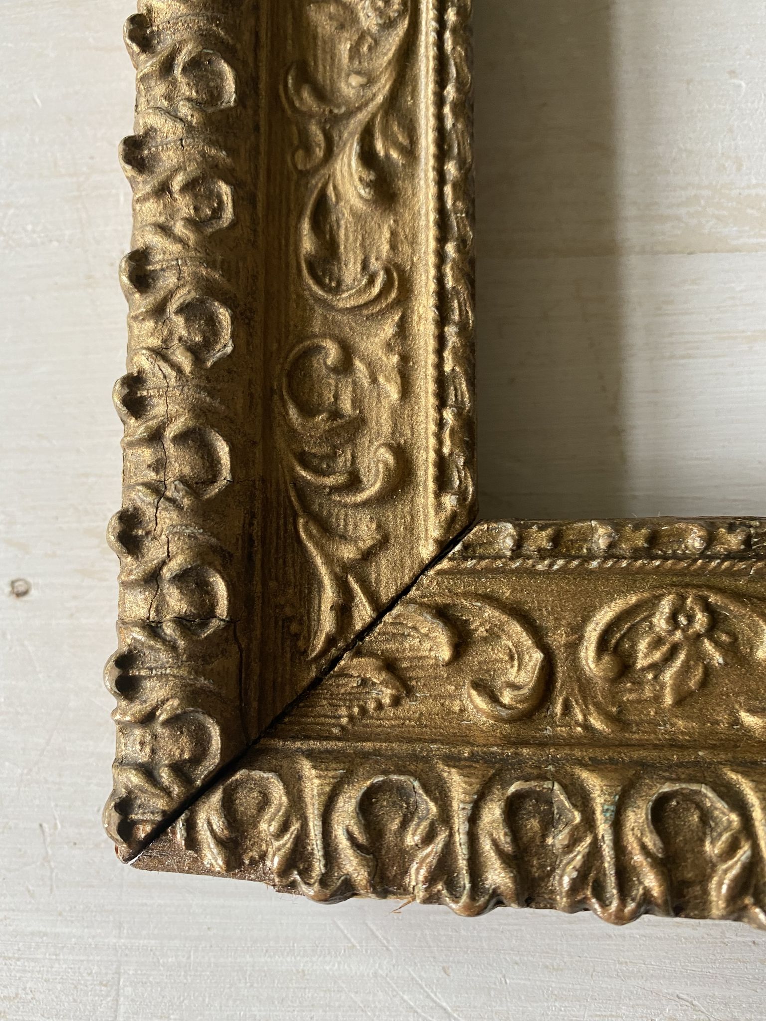 Wooden frame and gilded and carved stucco of the nineteenth century