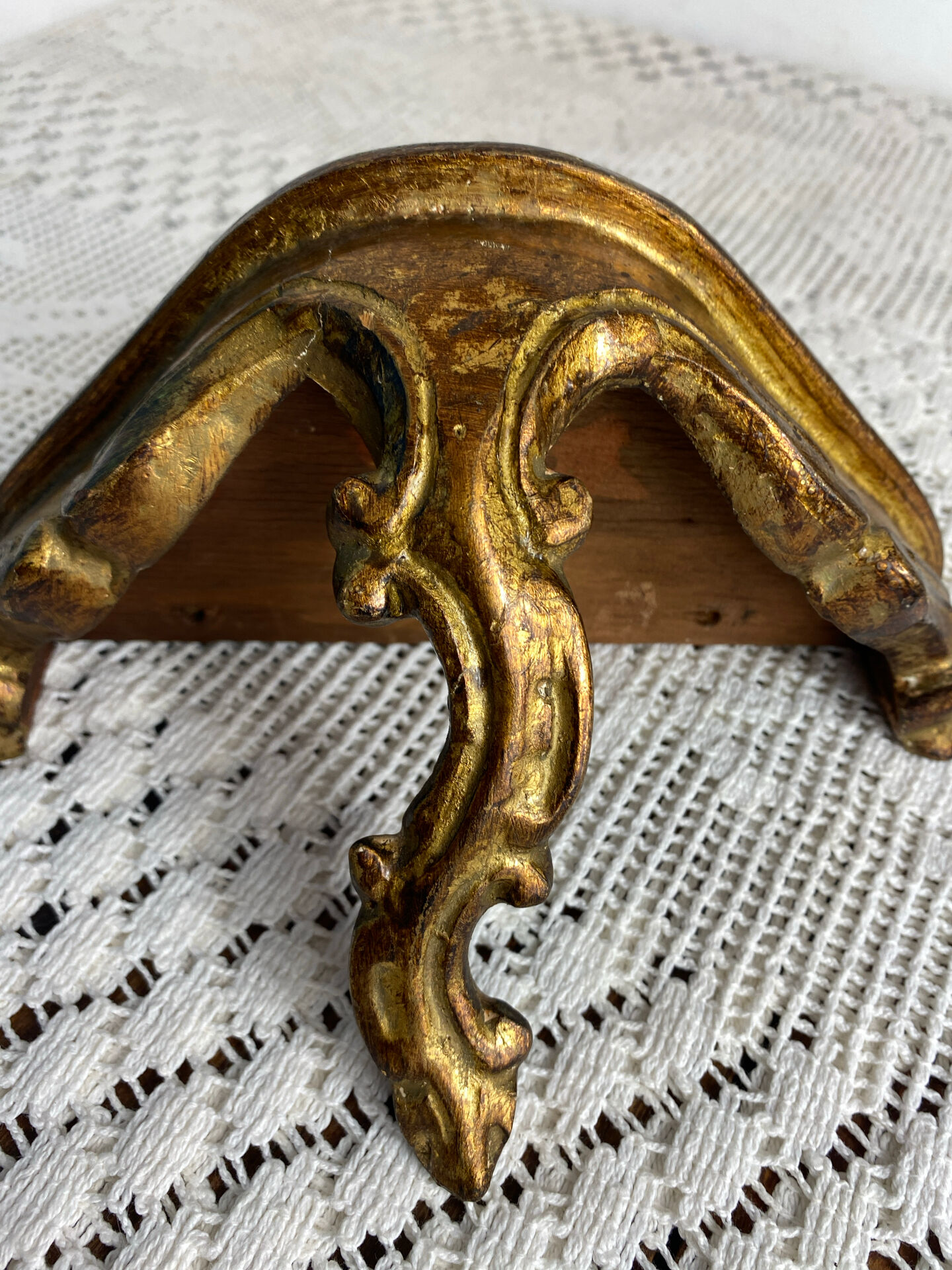 Small baroque-style console in gilded wood.