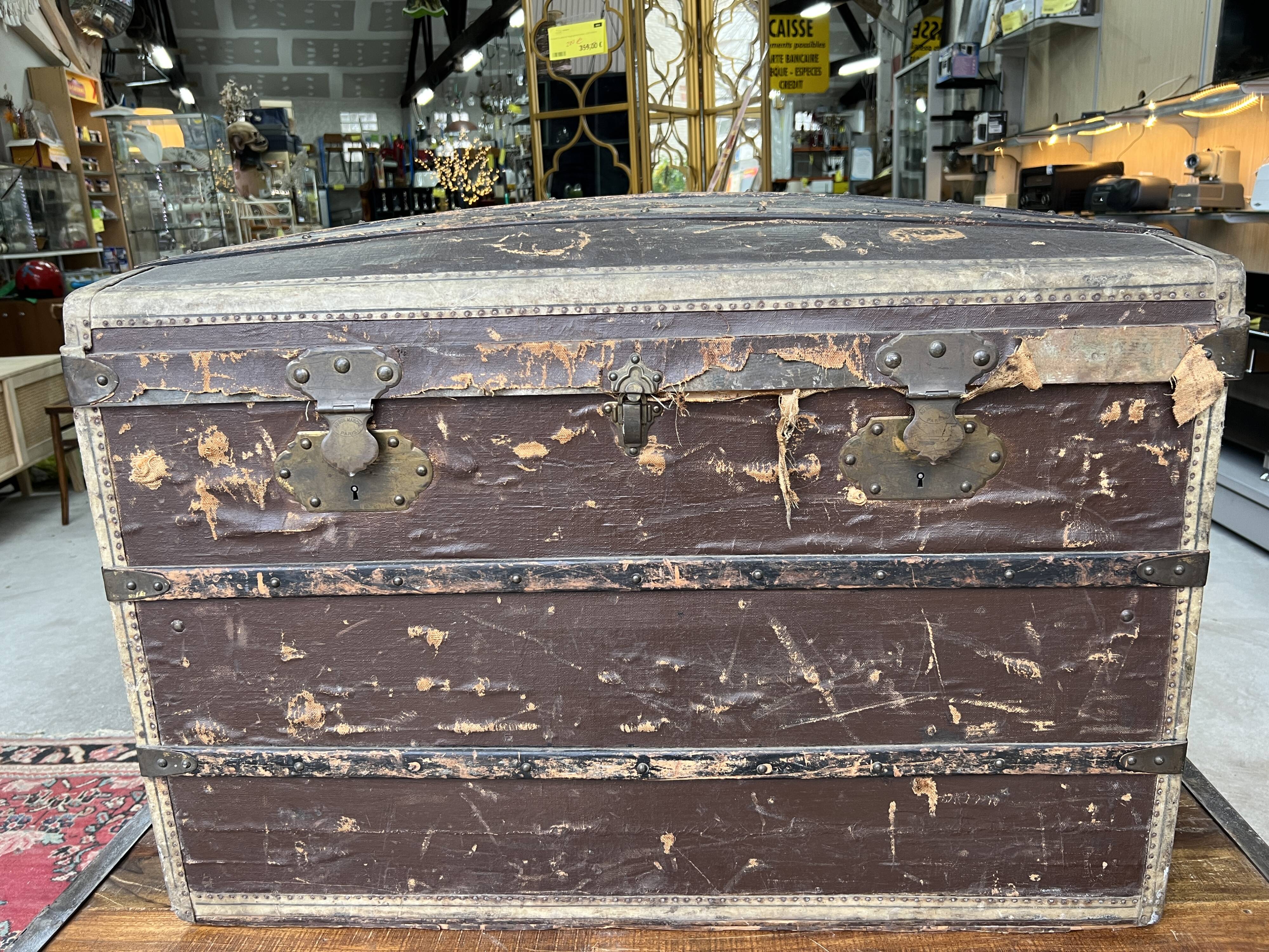 Wooden trunk "Au bon Marché Paris"