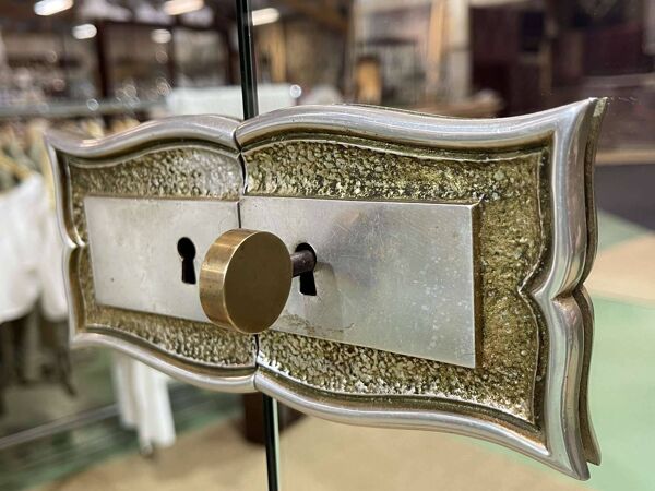 Armoire de chambre Art déco en loupe de noyer, travail des années 1940